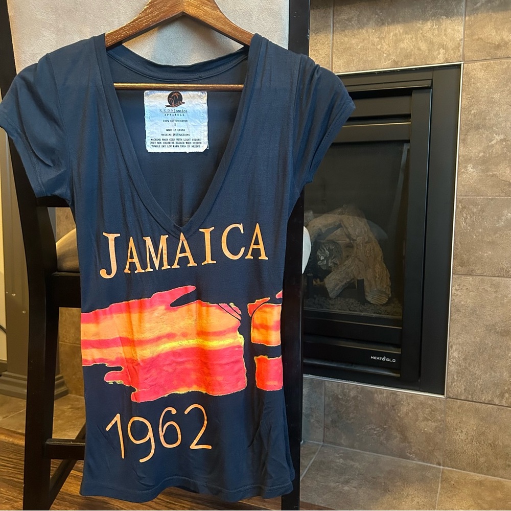 Jamaica 1962 Ladies 100% Cotton Graphic Deep V-Neck Navy T Shirt. Size Small